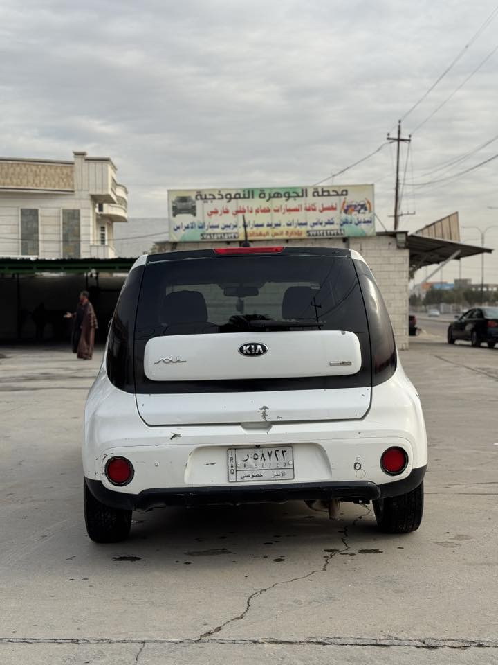 للبيع كيا سول 

تفاصيل السيارة كيا سول 2018:
 • الموديل: كيا سول 2018
 • المحرك: 1600 سي سي – بنزين – اقتصادي جداً
 • ناقل الحركة: أوتوماتيك –
 • التمليك: جاهزة للتمليك فوراً على اسم المشتري

بالعراق ابد مانطخت بس هيه وارد امريكي وهاي ضربتها ..

رايدها بسعر 92 ورقة وبيها مجال للي يقتنع بيها وشراي

للتواصل *********** 
بي واتساب
