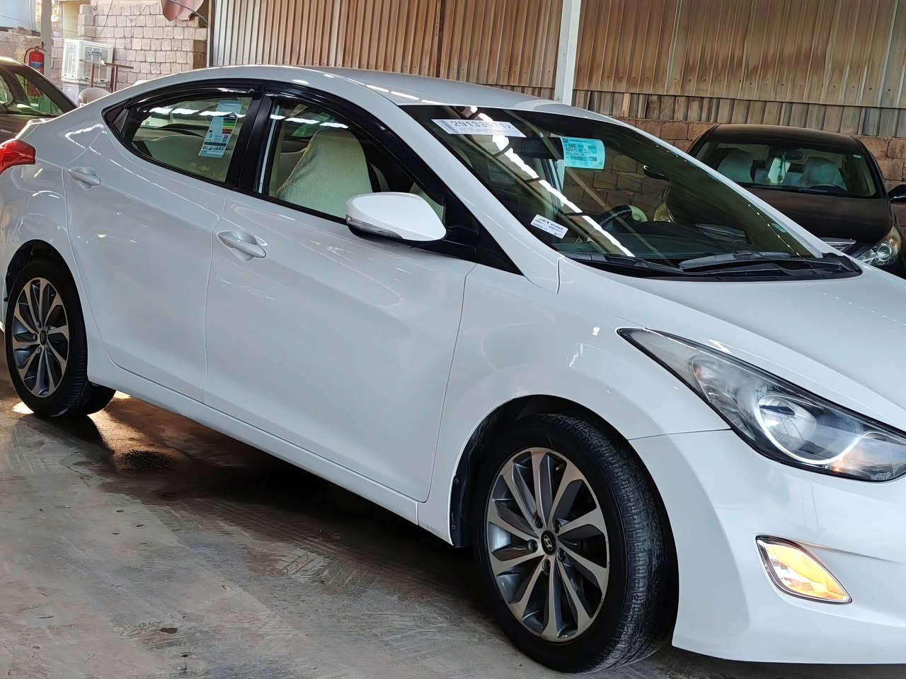 سلام عليكم سيارة هونداي الانترا موديل 2013 رقم سنوية هزا جديد بيه كوبون بانزين مكينه 1.8 صبغ ربع الباب وداير تعديل مراوسه حسب القناعة 
عنوان طريق موصل اربيل ناحية برطلة
***********/***********
السعر 118$$ وبي مجال
