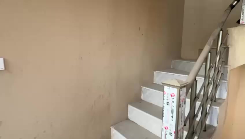 السلام عليكم بنايه تجاريه موقع مميز ياجر شركه او منظمه او عيادات او دائره والى اخره. موقع البنايه الرحمانيه تقاطع شارع 60  بنايه جديد للاستفسار الاتصال برقم *********** او خاص
