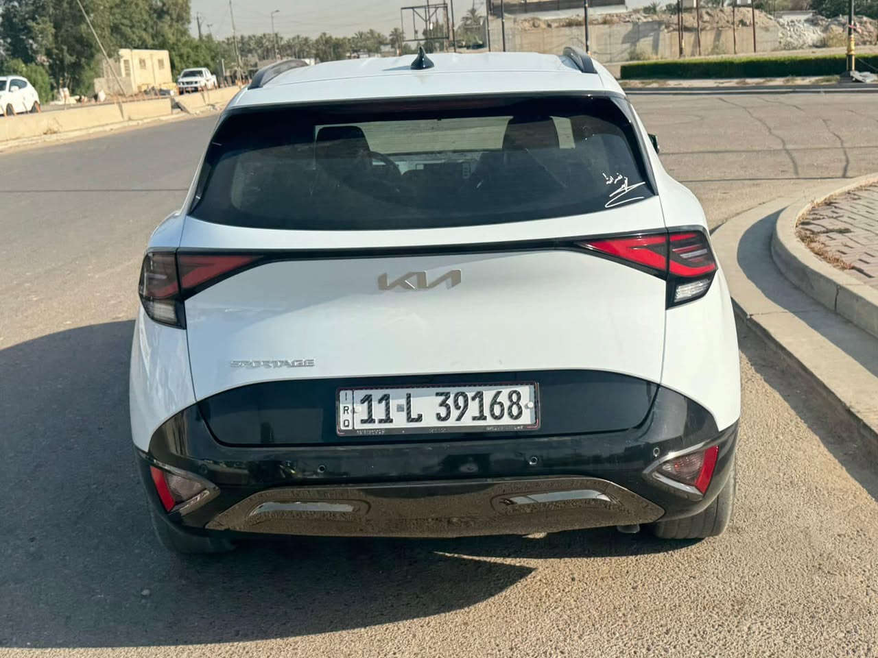 السلام عليكم كيا سبورتج ٢٠٢٥ بلاك ادشن خليجي مكفولة من الصبغ والبارد عدا شخط في الباب عل كد اصبع ورصعه في الجاملغ السيارة بوضع الشركة جديدة جداً ماشية 30 ألف رقم بغداد. باسمي مواصفات كشنات جلد لونين اسود وزيتوني كشنات تدفئة ستيرن تدفئة  حساس امامي وحساس خلفي كشنات كهرباء جنطة كهرباء بصمة وتشغيل عن بعد
السعر 230 ورقة وبيهة مجال 
  متوفر واتساب ورصيد ***********
