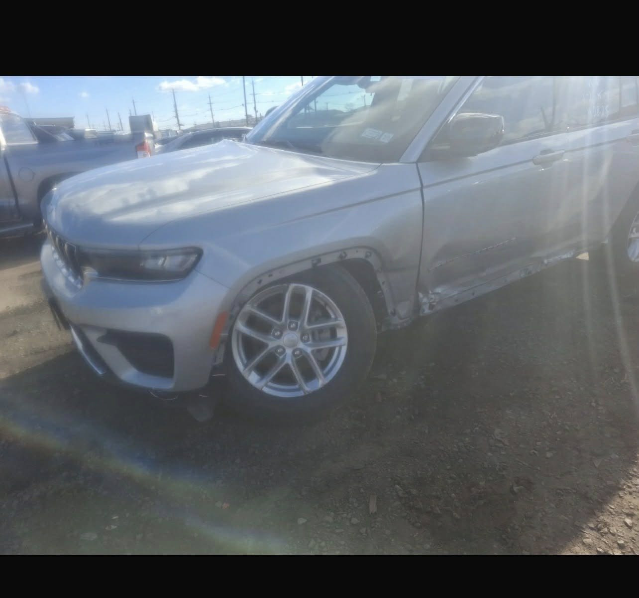 جيب كراند شيروكي لاريدو X  موديل ٢٠٢٥
لون سلفر ،خمسه راكب المرغوب، ماشية ٤٠٠٠ ميلل
السياره تجي فتحة سلايد روف والايرباك كله سليم 
السياره حاليا بعمان ترهم كتاب شهداء 
السعر المطلوب 25300

اتصال وواتساب
***********
