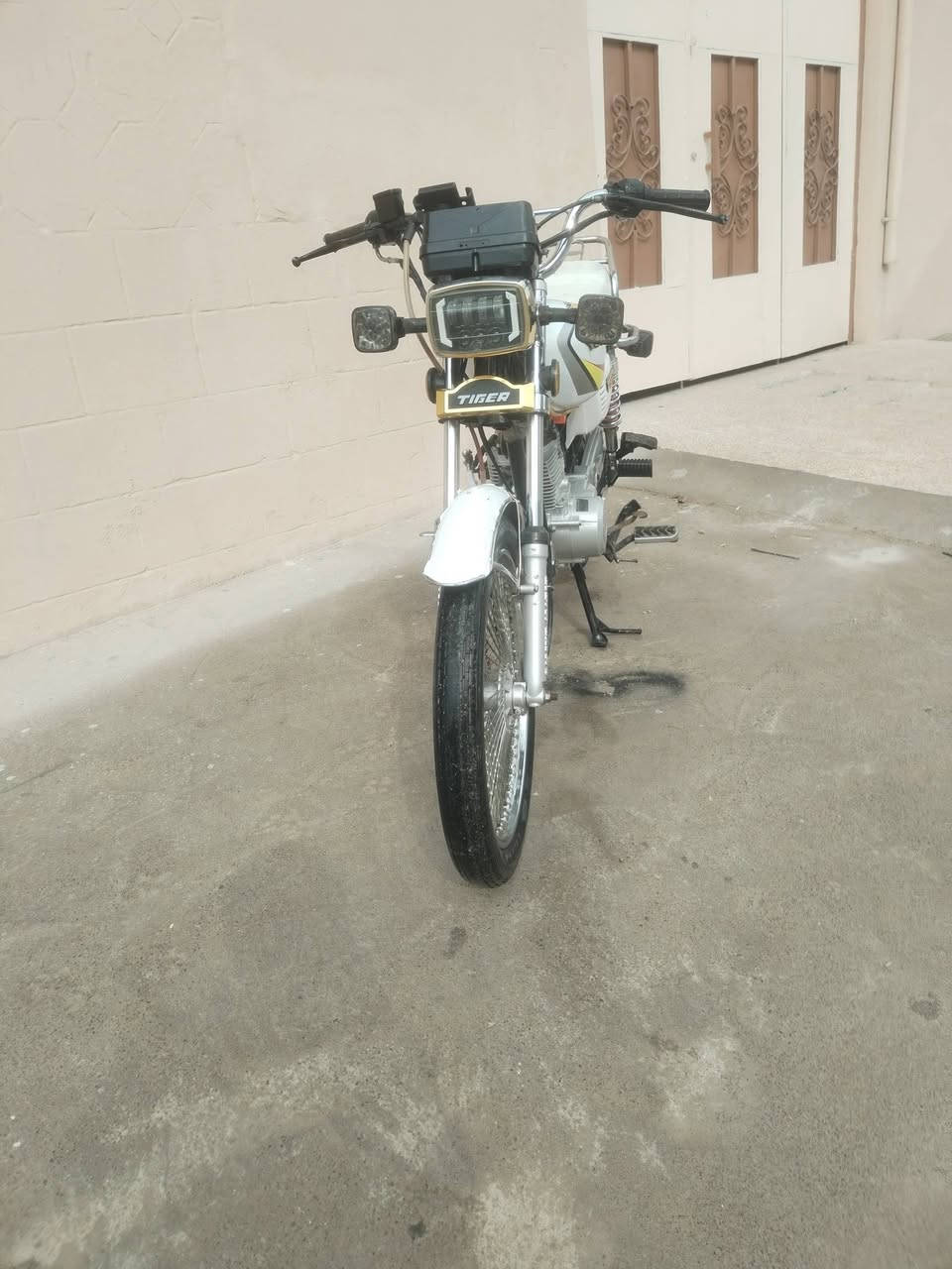 السلام عليكم دراجه 2023 للبيع نضيف شوفت عينك وير منيا كله شغال مكينه خرسه شرط لانفخ لاصرف بس مبدل بي بستن الشراي يجي خاص او يتصل *********** آسيا ***********
