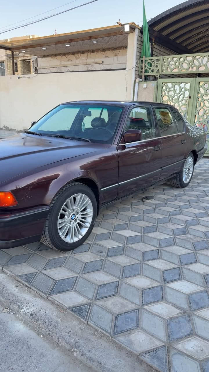 السلام عليكم سياره BMW حجم730 موديل 92 لون ماروني رقم بغداد السياره مكفوله من ضريه من كص محرك وكير وحداديه ومن كهرباىيات تخم تاير كفاله السياره اصولي لاكن ماندل راعيها الشركي واتكفل بجميع الاصوليات السعر 40وبيها مجال التواصل على رقم ***********عنواني بغداد البلديات بيع أو مراوسسسس
