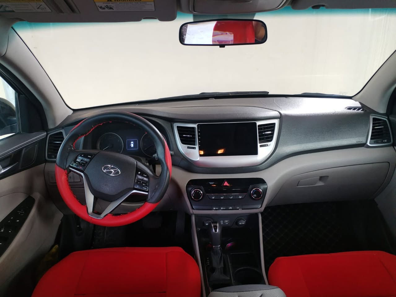 سلام عليكم توسان 2016 داخله كلين بدون حادث بيها فقط جاملغ كلير الامامي الايسر بدون ايرباك بدون دواخل ماشيه 109 mi مكينه 1600 تيربو سعر 141 وبيها مجال بسيط مكاني بغداد الكرخ رقمي ***********
