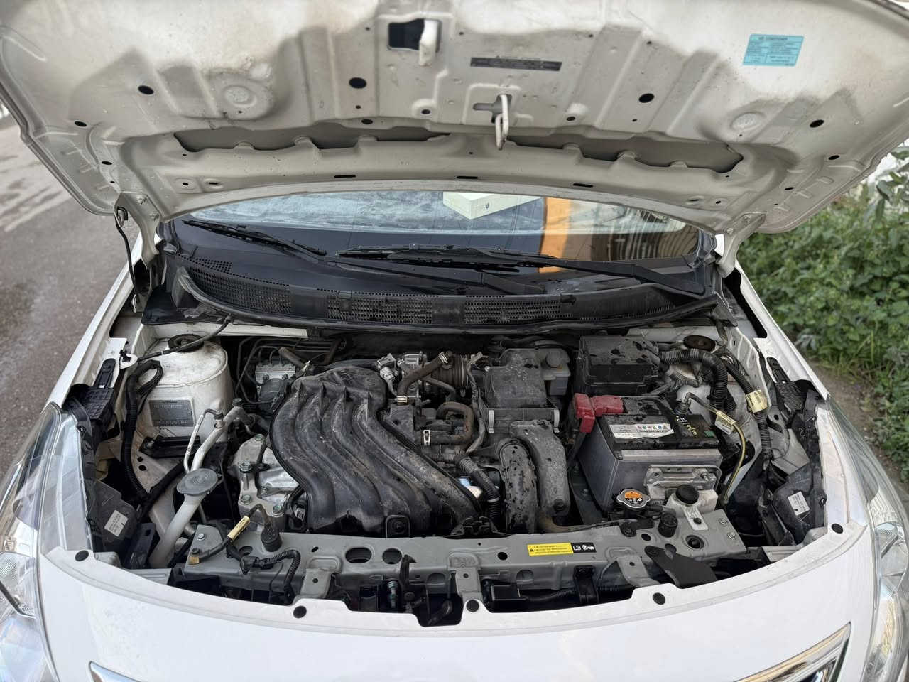 السلام عليكم..
نيسان سني موديل ٢٥  السياره جديده على وضع الشركة 
ماشيه ٢٢ الف 
مكفوله تحويل ثاني يوم شماليه السياره عارضها ١٢٧ $
مكاني الغزاليه هاتف ***********
