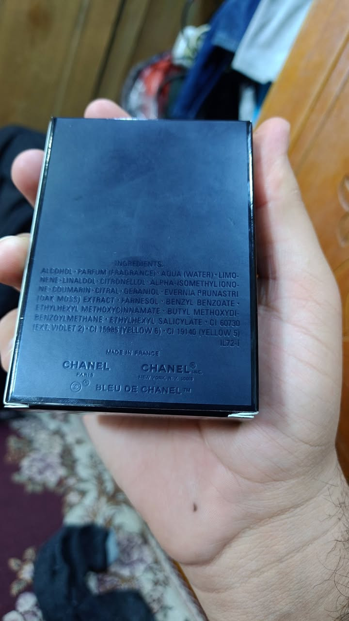 عطر بلو دي شانيل 50ml
جديد مستخدم رشات فقط
عطر جميل راقي يناسب كلا الجنسين
سعر العطر 135 الف مع التوصيل 
عنواني بصرة جمهورية و توصيل متوفر
تواصل خاص او واتساب ***********
