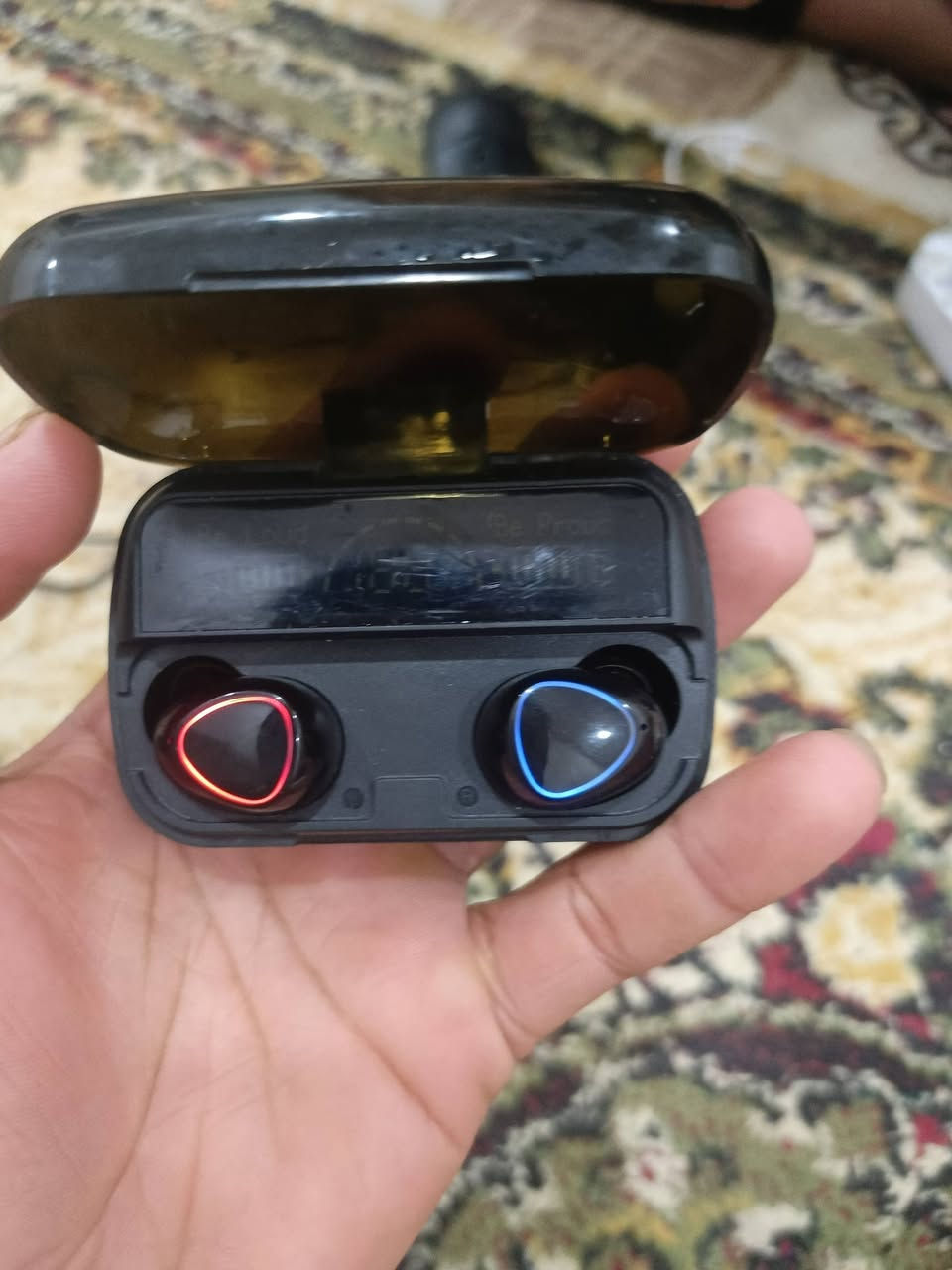 ايربود مثل ماموضح ب الصور ب20هيه  وتوصيلها وبيها مجال


**إذا كنت صاحب هذا الإعلان وتريد حذفه لأي سبب، رجاءا أرسل رسالة إلى الدعم الفني**