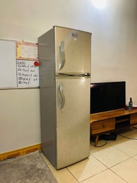 ، للبيع ثلاجة ماركة Lulua (لؤلؤة) التركية، لون رصاصي، ارتفاع 150 سم.  ...