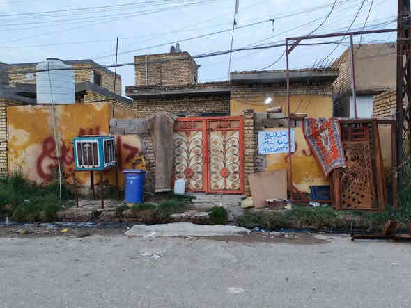 بيت طابو  صرف للبيع التفيج 
خلف مدرسة نور المعارف الاهلية 
المساحة 200م وجه ع حديقة بناء
طابق واحد كونكريت يحتوي ع غرفتين 
وصالة وأستقبال ومطبخ وصحيات خارجية وداخلية 
ه‍:***********
ه‍:***********
