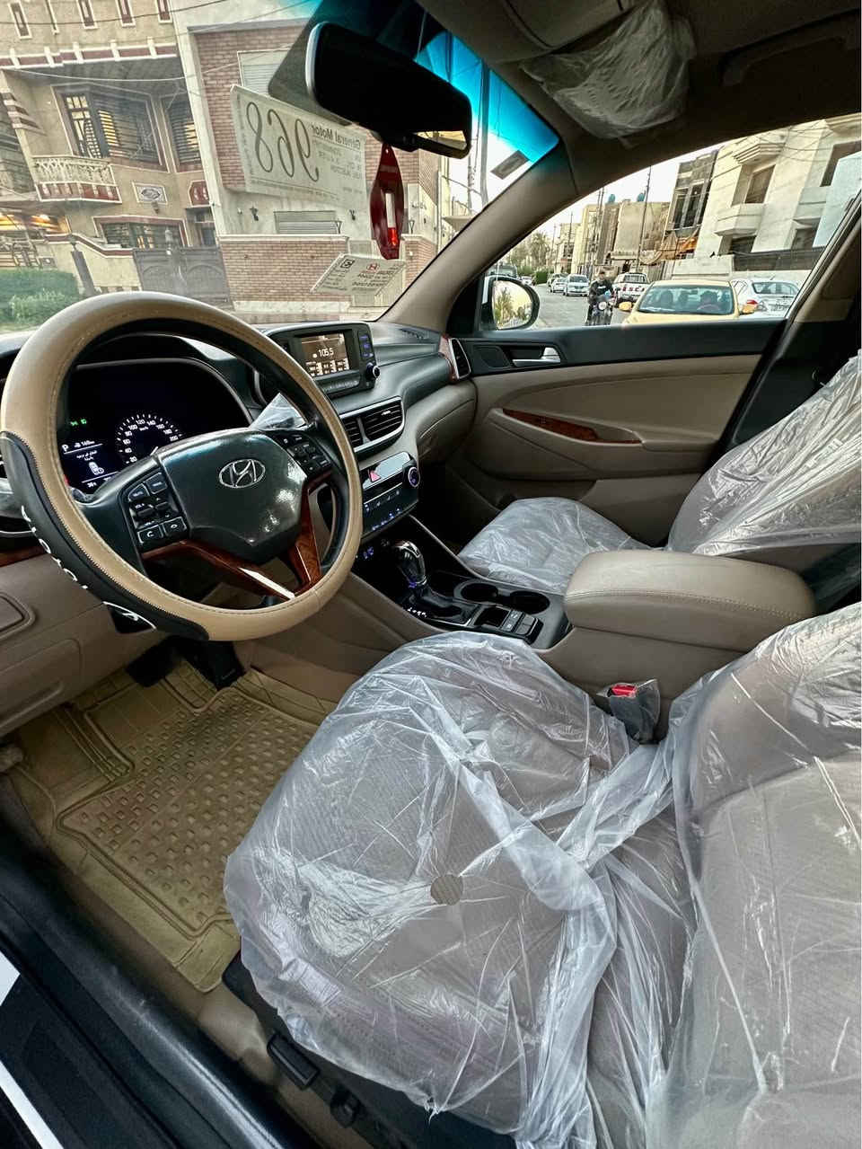 الـسلام عليـكم اخـوان 
توسان 2019 كاصد الاصلية 🛑🛑
رقم بغداد الجديد باسمي 
السيارة مكفولة من صبغ وتبديل فقط بارد 
ماشية70 الف كيلو حقيقي 
سيارة فول موصفات عدة البانوراما 
مكان السيارة بغـداد الكرخ📍 
السعر 178 وبيها مجال بسيط حك الجية
الاتصال 0774111720 بغداد, العراق


**إذا كنت صاحب هذا الإعلان وتريد حذفه لأي سبب، رجاءا أرسل رسالة إلى الدعم الفني**