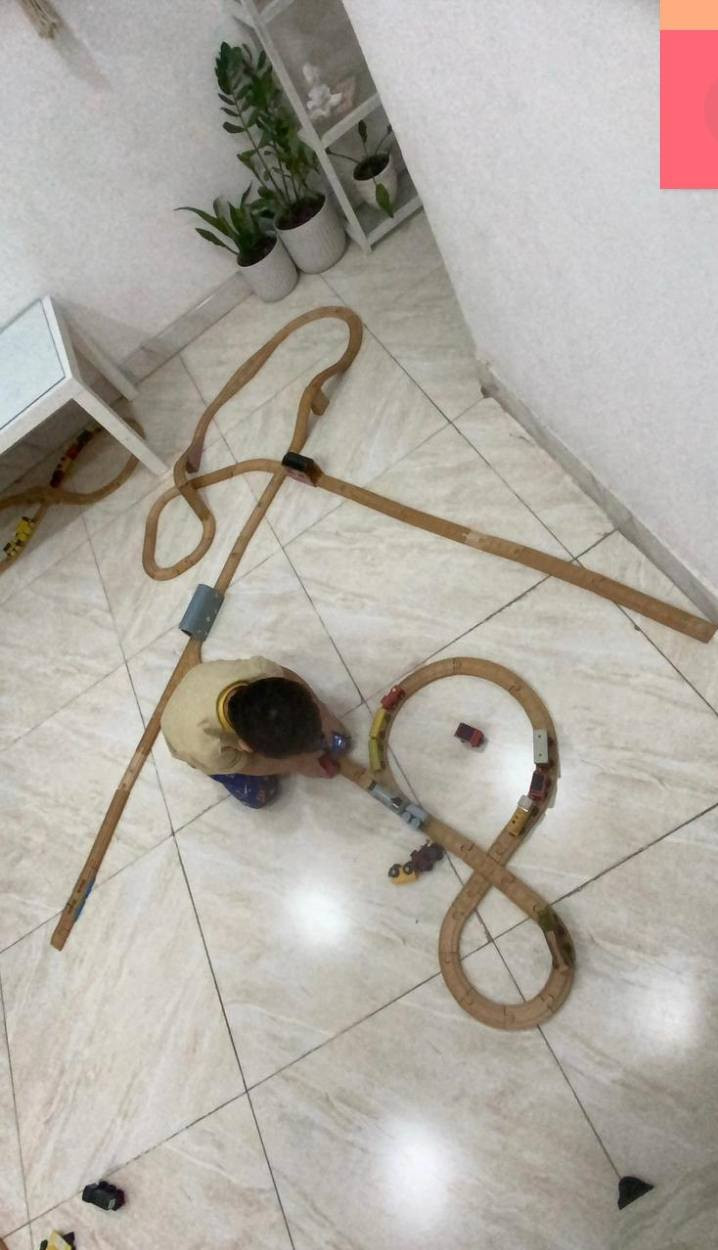 سلام عليكم حلبات من خارج جايبيهن تقريبا ١٥٠ سياره مكانهن شارع فلسطين ***********
