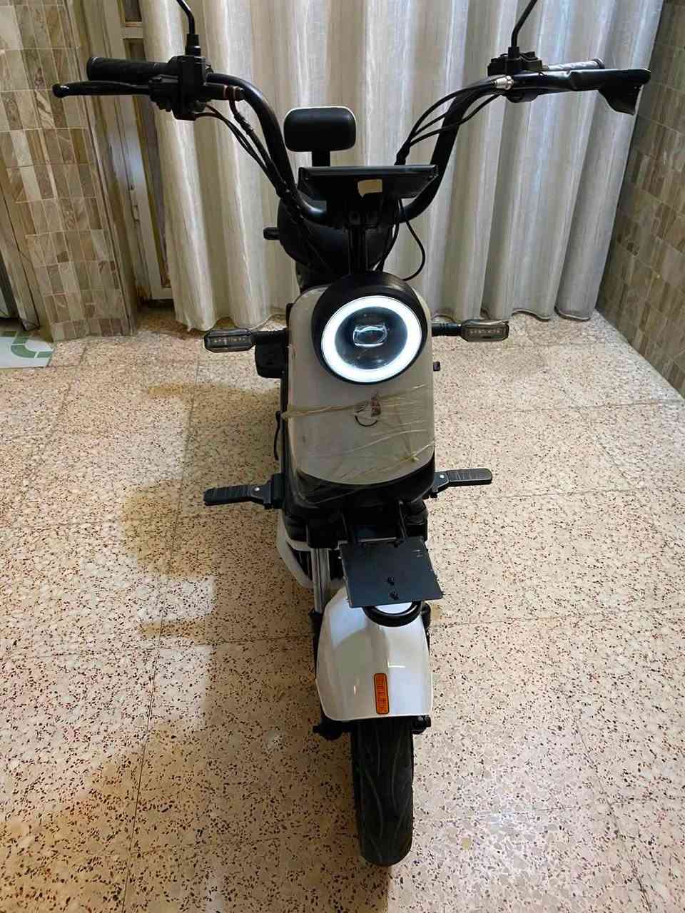 دراجة شحن للبيع بعدها جديدة كلش قبل شهر مشتريها ومطالعه هواي ع كد المنطقة مكانها الزعفرانية 
***********
