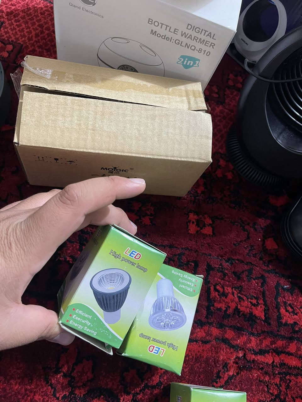 سلام. عليكم الله. مصلي. علا محمد. والي. محمد. 

شلعه امزون.   تحتوي.  علا. 5 قطع. قطع كله. جديده وشرط شغل. تحتوي. علا
1 صأقه حشرات 🐜 
2 بنكه عموديه 
3 مدفأه وتعقيم. ممات الاطفال. ماركه. GL 
4 منفيه.  هواء. دخل. سياره. 
5 مصابيح عدد 3 قطع. 
كل هاي.🤍 بسعر. 25 ألف. 🤍 بس. 
يتوفر. خدمه. 🚚 توصيل. جميع محافضات العراق.
استفسار ***********
