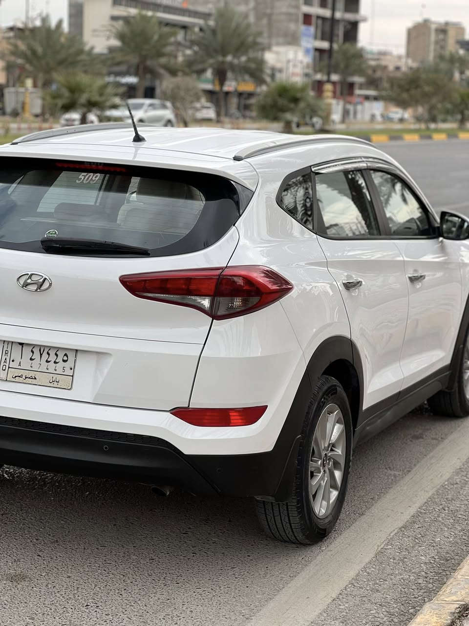 السلام عليكم
توسان 2016 شكل الجديد خليجي وكاله الكاصد 
محرك 2000دوش وسايد بريك بل الرجل
نص موصفات 
سياره جاهزه 
كير مكينه كفاله بدون فتح 
حداديه وتخم تاير بشرط 
رقم بابل تحويل مباشر 
السياره بيها شبر بل الجاملغ الأمامي فقط والباقي كفاله عامه 
السعر 158 بيها مجال بسيط 
مكان كربلاء حي الحسين 
***********
