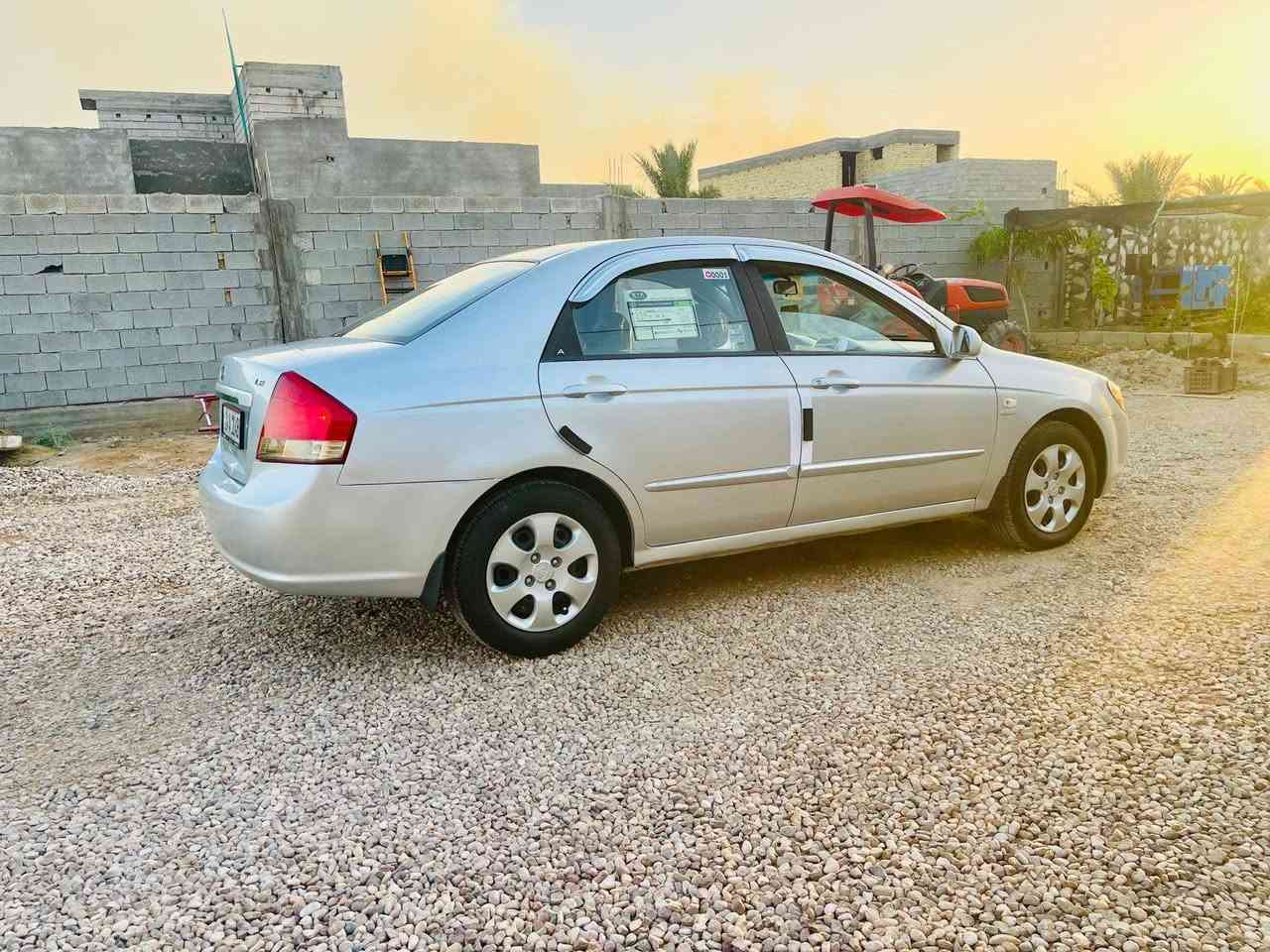 سلام عليكم سيراتو موديل 2007 كفاله عامه مكينه 1600 دكشن عالي خليجي كهربائيات كلها شغاله تخم تاير جديد حداديه جديده اي خياس مابيه باتري جديد السيارة مال جناي تجي وشوف بعينك ***********
