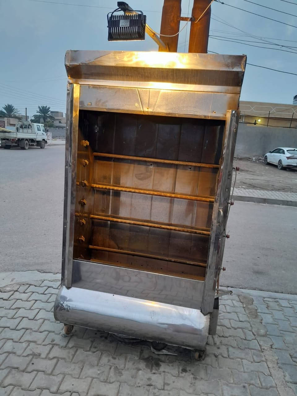 السلام عليكم 
شوايه للبيع الاستفسار إتصال على هذا رقم‏‪0751 677 2489‬‏
