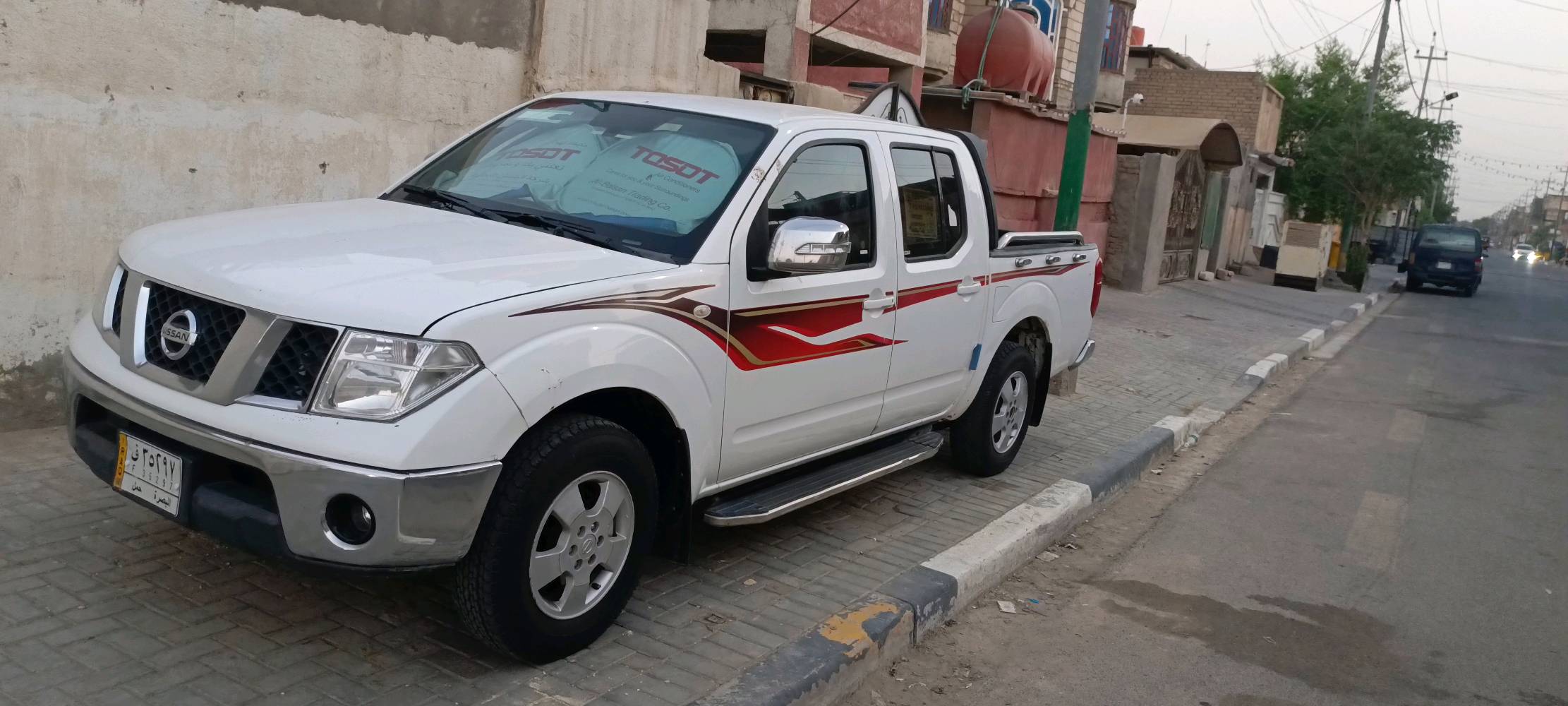 السلام عليكم بيكب نيفاره ٢٠١١ كير عادي رقم بصره محرك مفتوح لا ينقص ولا يبخر بيهه مكانين صبغ وبخشم الجاملغ الايمن الباقي مكفول حداده جديده تخم تاير جديد شادلهه منضومة غاز يعني ماكو صرف مكاني بصره أبو الخصيب كوت ثويني 