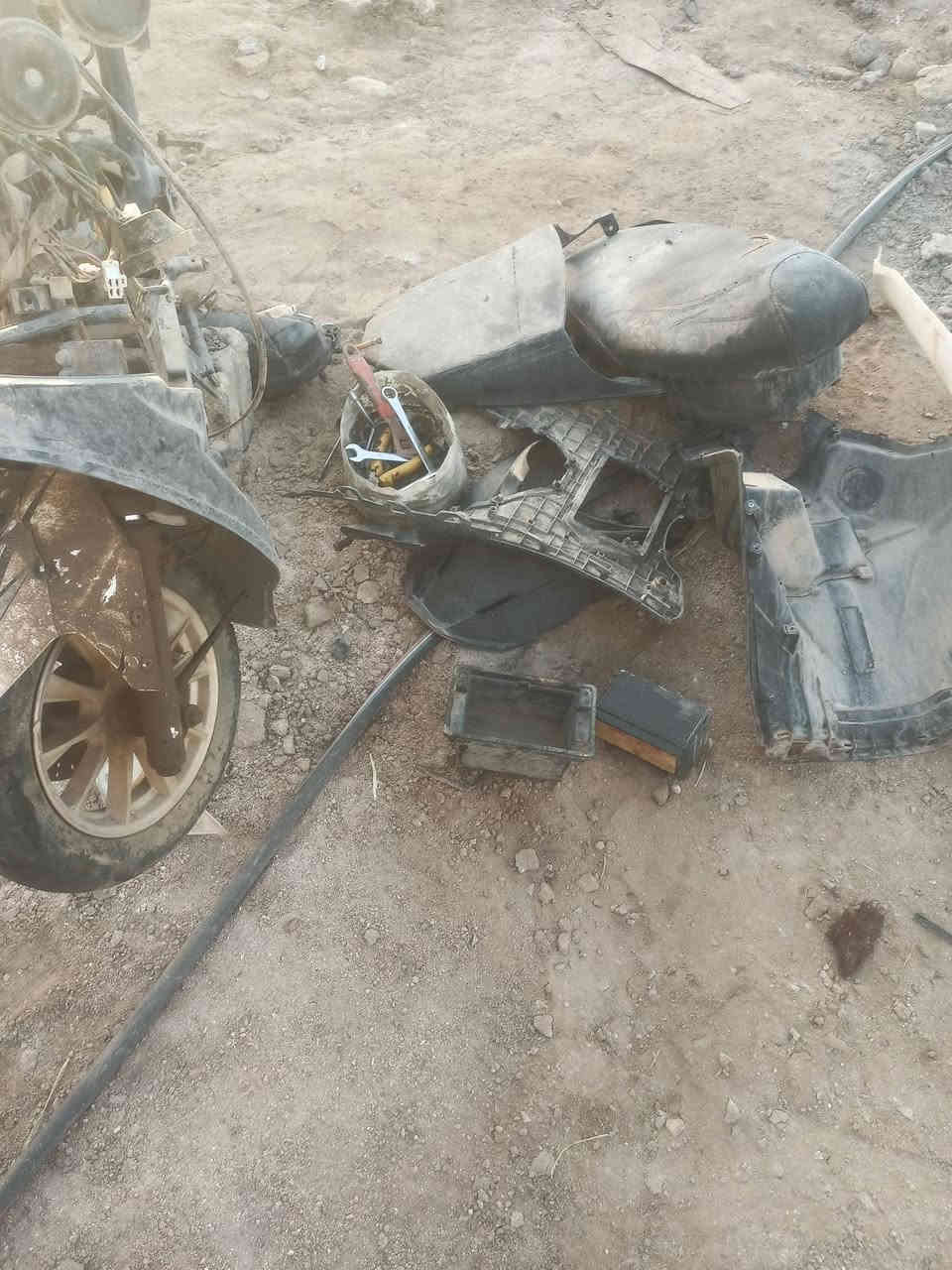 سلام عليكم دراجة سكنس صيني لة بيع انة مفصخ نص غراضهة تريد تشتريهة كاملة تريد غراض تفصيخ مكينة ما مفتوحة شغالة عايزلهة بس قبق اكسن راسني على صفحة و هاذة رقمي لة و بي وتساب ***********
