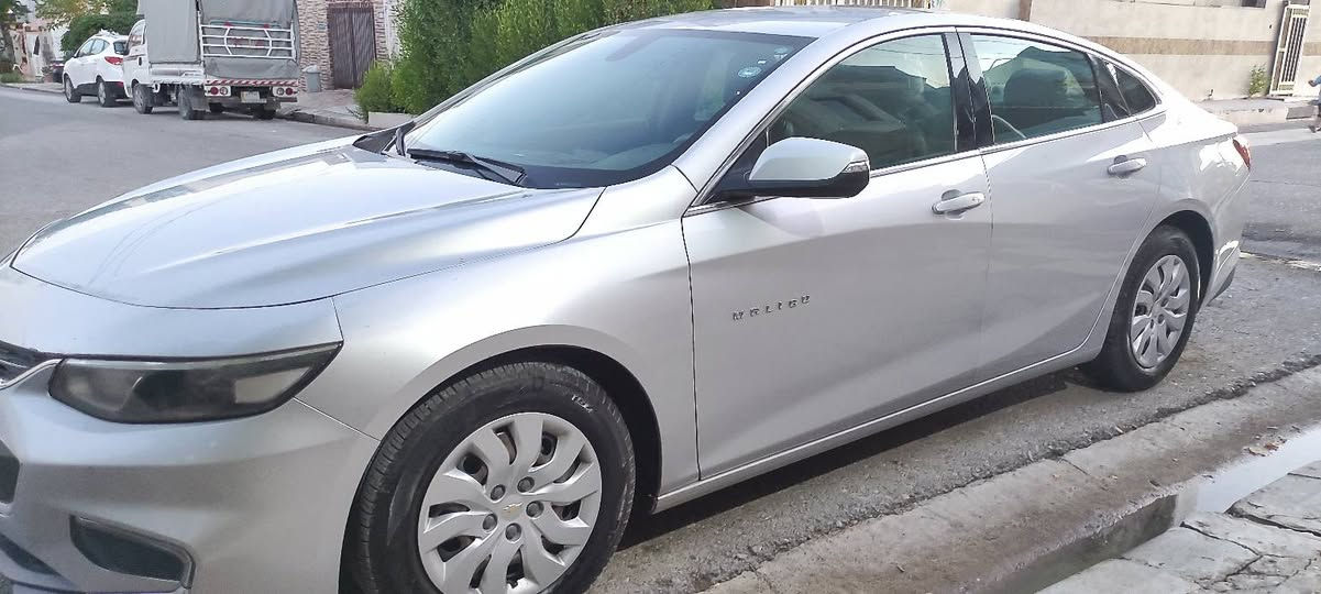 السلام عليكم
ماليبو موديل 2018 موصفات خليجي 
  محرك 2500تنفس طبيعي مرغوب
بيها 3 قطعه صبخ فقط رش بدون ضربه بدون  ايرباگ
شرط گير محرك
سنويه منتهي
رقم اربيل شرط تحويل

***********
مكان السيارة اربيل
سعر 122مجال أربيل, العراق
