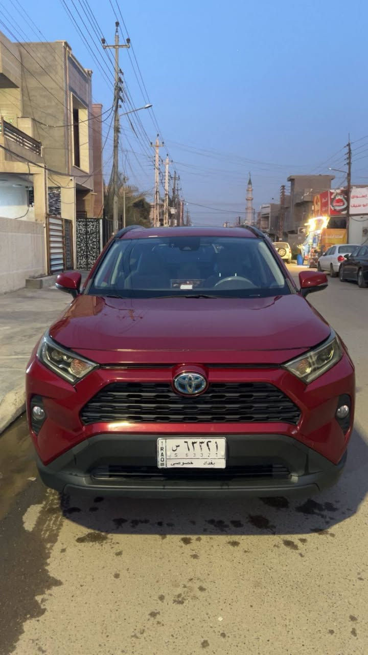 سلام عليكم للبيع فقط راف فور وارد امريكي هايبرد موديل 2021 ماروني XLE رقم بغداد ماشيه 122000 الف كيلو متر صور الحادث موجود بالمنشور بدون ايرباك بدون صبغ الباب الخلفي معدل ع بارد السعر 210$ دفترين و10 اوراق مكان السياره بغداد الغزاليه وبيه مجال للشراي 
مخلد *********** بغداد, العراق
