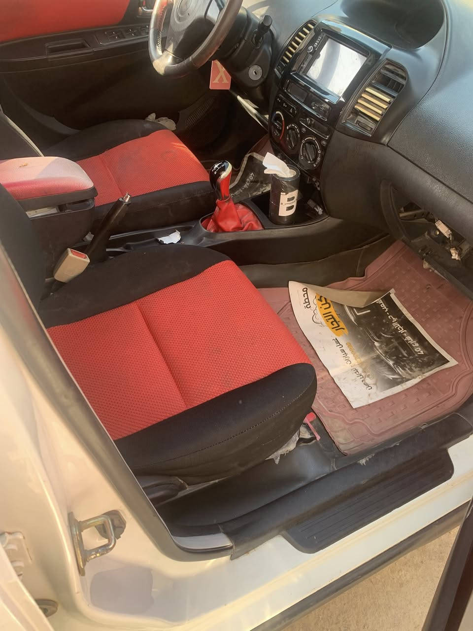 السلام عليكم 
جيلي ام كي للبيع فقط 
باسمي السيارة 
كهربائيات كلها شغالة 
باتري جديد 
صدر نص عمر 
صبغ الجاملغ الايسر والدعامية الخلفية 
والشاصي معدل هيج ماخذها اني السيارة 
نظيفة وحلوة 
السعر 32نهايتها 
الشراي يتصل ***********
