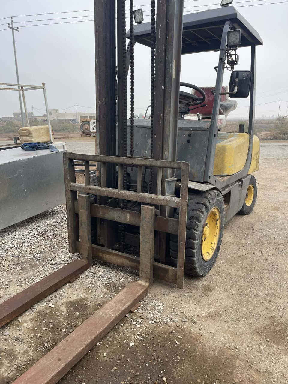 رافعه شوكيه كوماتسو 2003  بدون جاهزه للعمل السعر 35 ورقه وبيها مجال رقم التلفون  ***********.شاكر
