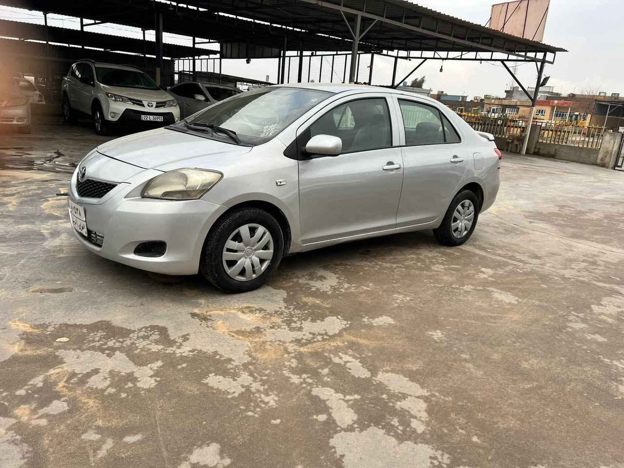 تویتا یارس 2010
دوو گیج گیرعادی
سبوغ سی پارجە بئ ژووری
پیشو پشت کەپسە سیارە زور خاوینە
غرامە 4وەرەقە دوای معاملەی دەگێڕیەوە
گیرو مەکینە تەبریدو تەقەو رەقەی بەشەرتە
کارەبای مسروف هه مووی بەشەرتە
سعر ۷٥مجالیکی برایانە 
***********فایشر وتس ئاب اكر, نينوى
