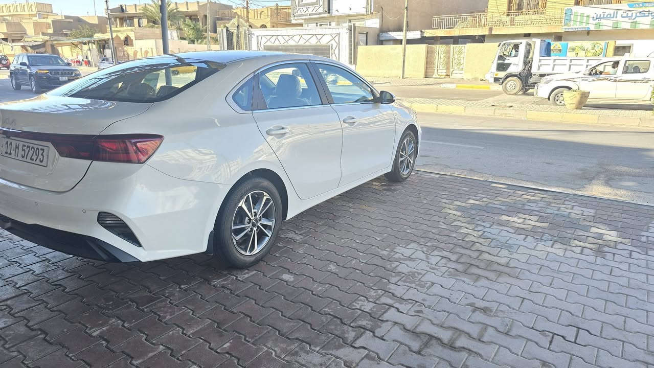 سيراتو 24
فول مكينه 2000 
ماشيه 41
مكفول رقم بغداد باسمي مكاني المثنى  
السعر 188
***********
***********
