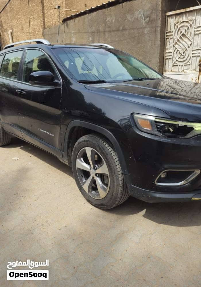جيب شيروكي 2019 ( Limited  ) امريكي وارد
محرك 6 سلندر
ماشية 67 الف ميل
 بصمة
جلد
صندوك كهربائي
كشن كهرباء
شاشه كبير كار بلي
حساس تايرات
ABS
كامره دواره
مثبت سرعه
تدفئه كشنات
سايد بريك بصمه
لايت زنون
كشافات لد
تخم تاير جديد

ضربتها بالصور جاملغ امامي يسار بدون ايرباك 
للتواصل ابو يوسف
***********
