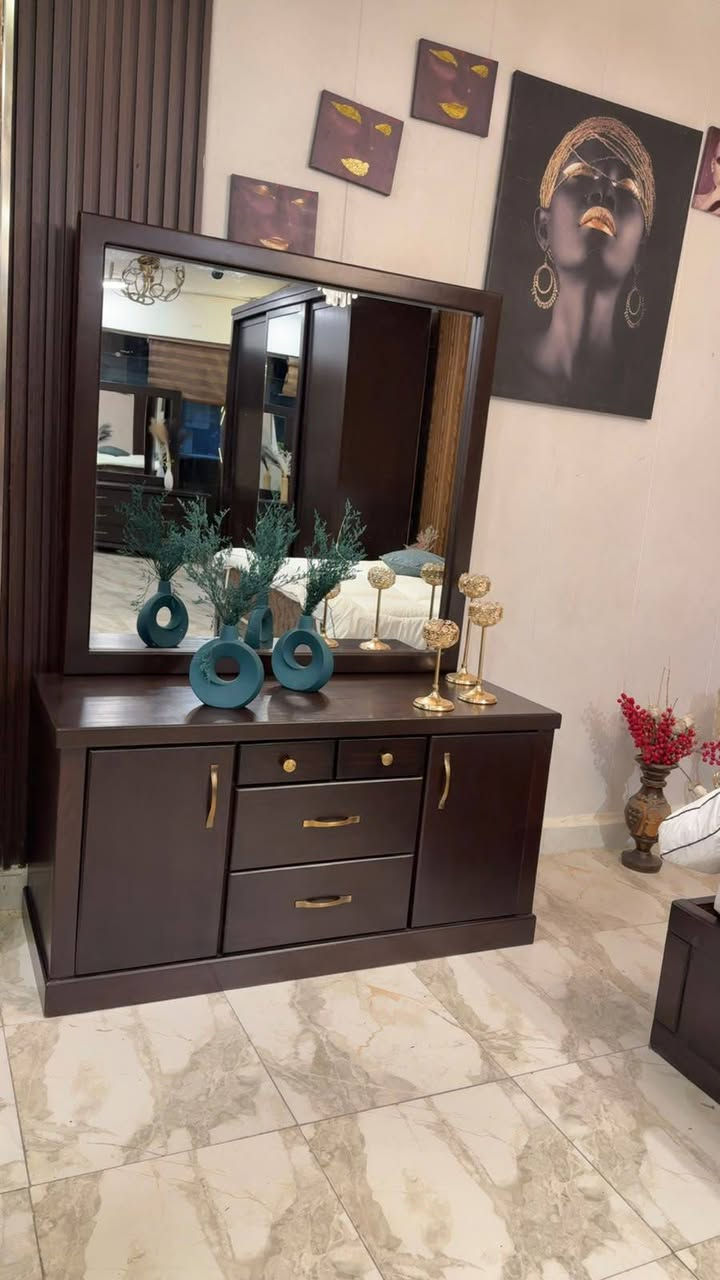 غرفة نوم ماستر فخمه جداً 💛👌🏻
📌عمق 60-سم🤍
📌(( ملحق أدراج داخلي )) 💛
📌خشب لاتيه 18 🪵 اندونيسي مع زان 🪾بالكامل 👌🏻
📌سكك هايدروليك " مرحلتين " 
📌خامه راقيه جداً و مميزه ✨ 
استعمال بسيط جداً بحال الوكاله . (( بسعر مغري )) الله يبارك لصاحب النصيب 🤍✨
 .


**إذا كنت صاحب هذا الإعلان وتريد حذفه لأي سبب، رجاءا أرسل رسالة إلى الدعم الفني**