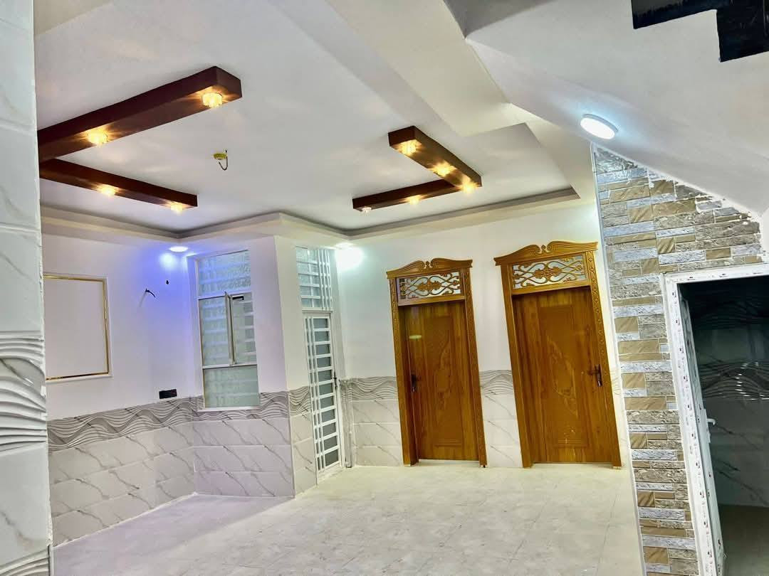 #دار_للبيع_مساحه_150متر
_بعرض15متر_تبليط.وخدمات اكامله_وناره_وانترنيت_ضوئي

تبعد عن الشارع العام 300 متر شرط بسعر 50 مليون وبي مجال 

#موقعه_مقابيل_ملحق_قريه_الغدير_شارع_الصب

تحتوي على #2غرف_نوم، /#صاله/#تخاريج_/

واستقبال _ #شغل_شرط_باأشراف_مهندس

ألاستفسار اتصال او واتساب 

***********
