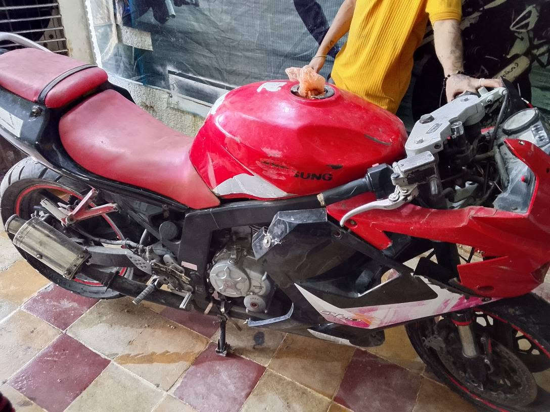 اقرا المنشور زين!!!
كوم حديد ابيع كوم حديد كوم حديد ابيع
هويسنك GTR250RR
محور مكينه ستوته 200
الدراجه شغاله وكامله من كل شي
عوزها شوي تعديلات
اوراقها كامله
بس ابيع كوم حديد
لا تسالني على اي شي
اسويلك مكاتبه فقط عن السرقه والعشاير
رايدها ب700 وبيها مجال حك الجيه
مكاني بصرة المطيحة
*********** البصرة, العراق
