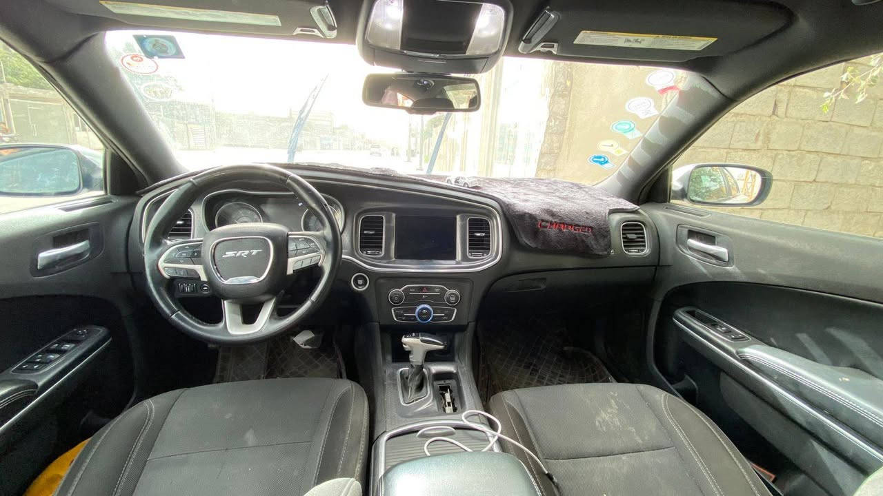 جارجر ١٧ اصل بسمي رقم بغداد  كنديه 
مكفوله من الضربه والعيب الشرعي سياره مصبوغه عام
 مكينه كير حداده تبريد جاهزه مجهزه من كلشي
السعر ب١٦٥ وبيه مجال بسيط *********** مكان سياره بصره
