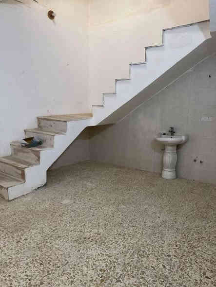 السلام عليكم بيت للايجار
المساحه110م يحتوي على غرفه نوم واستقبال ومطبخ وهول وحمامين جاهز من كلشي بدون نقص 
العنوان شارع الجواهري قريب على التبليط
الايجار ب300
للتواصل ***********
