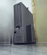 لجامعي التحف وعشاق التميز: تحفة مايكروسوفت النادرة Xbox 360 Halo Reach...