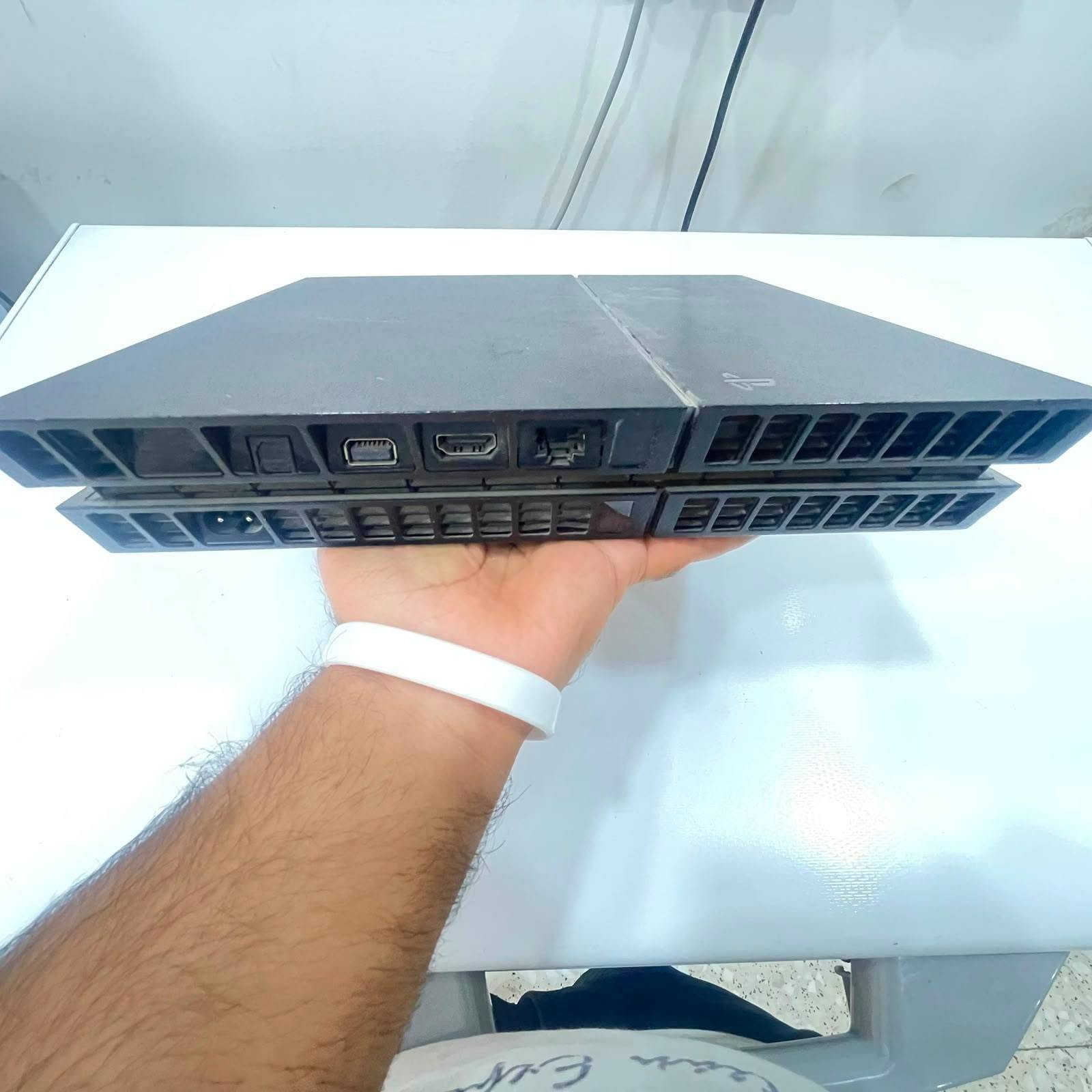 للبيع PS4 Fat سعة 500GB، الجهاز شغال 100% وما بيه أي مشاكل، وياه يد واحدة تجارية وجميع الأسلاك. الفحص متوفر قبل الشراء.
السعر: 240,000 دينار عراقي قابل للتفاوض بالمعقول.

للتواصل خاص. ***********
للبيع PS4 Fat سعة 500GB، الجهاز شغال 100% وما بيه أي مشاكل، وياه يد واحدة تجارية وجميع الأسلاك. الفحص متوفر قبل الشراء.
