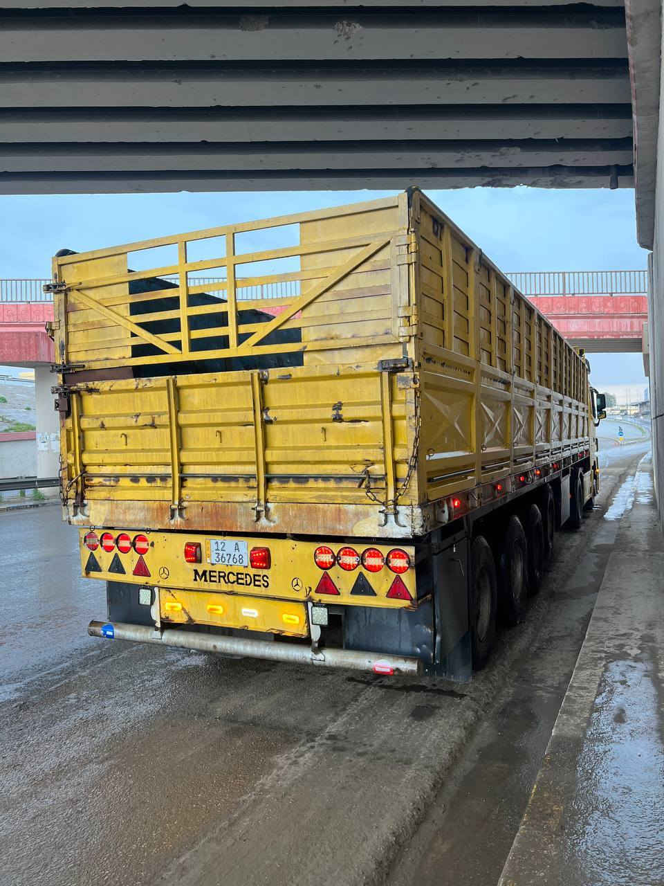 السلام عليكم
عربانه عمل محلي شغل الموصل 
شاصي حدادي 16 لا كسر ولا فطر طول 12/50
اربع محاور 2 صيني. 14 واحدبرينه والرابع رفاع الماني 13
تايرات كهربائيات هواء  جاهزه للشغل سكراب ابد مامشتغلة
السعر 125 وبيها مجال مكاني الموصل 
***********
***********
