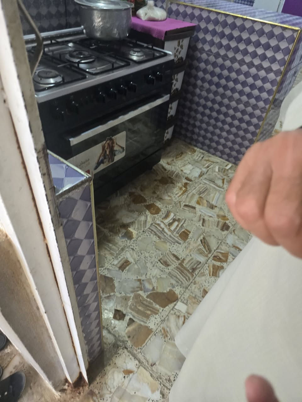 السلام عليكم دار مساحه ٨٠٠م بابل ناحية النيل مباشر على الخدمي الدولي مقابيل جسر النيل السعر الاستفسار   *********** ابو سجاد العزاوي
