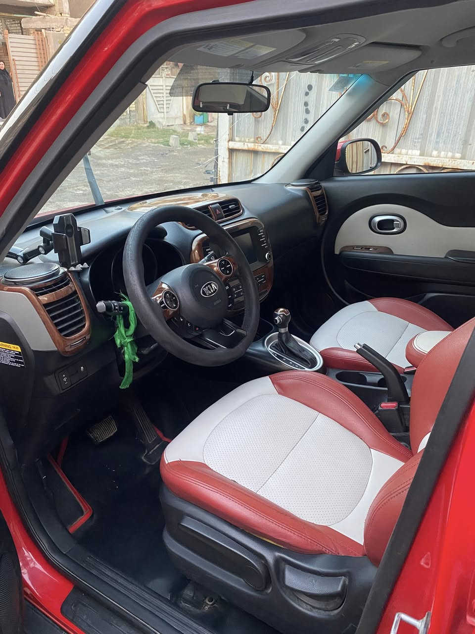 السلام عليكم كيا صول للبيع موديل 2019 حادث باب السايق وباب خلف السايق وجاملغ جهة السايق يعني 3 قطع السيارة محرك 2000 GDI ماشية 93ml الف سيارة جاهزة من كلشي وصورة السونار مرفوقة بل منشور مكاني بغداد حي اور 
 واتساب موجود *********** 
غير متواجد على النت عارضهه 125 وبيهه مجال حك الجيه
