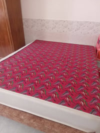 ميز جام خانه للبيع وياه نشره شغاله نضيف سعر 35 وبي مجال  + دوشك للبيع ...