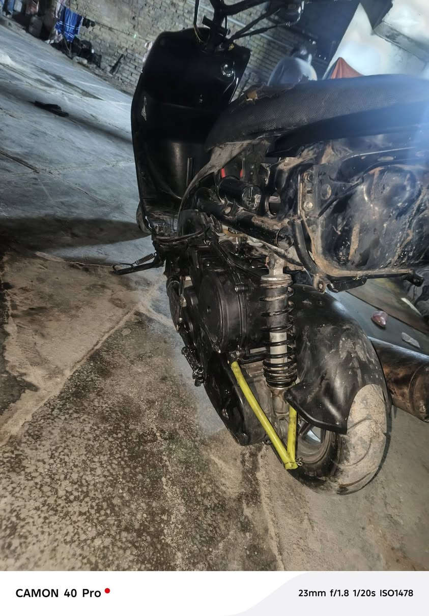 السلام عليكم هاي الدراجه شلعه ومعدل 55 ب 400    ***********
