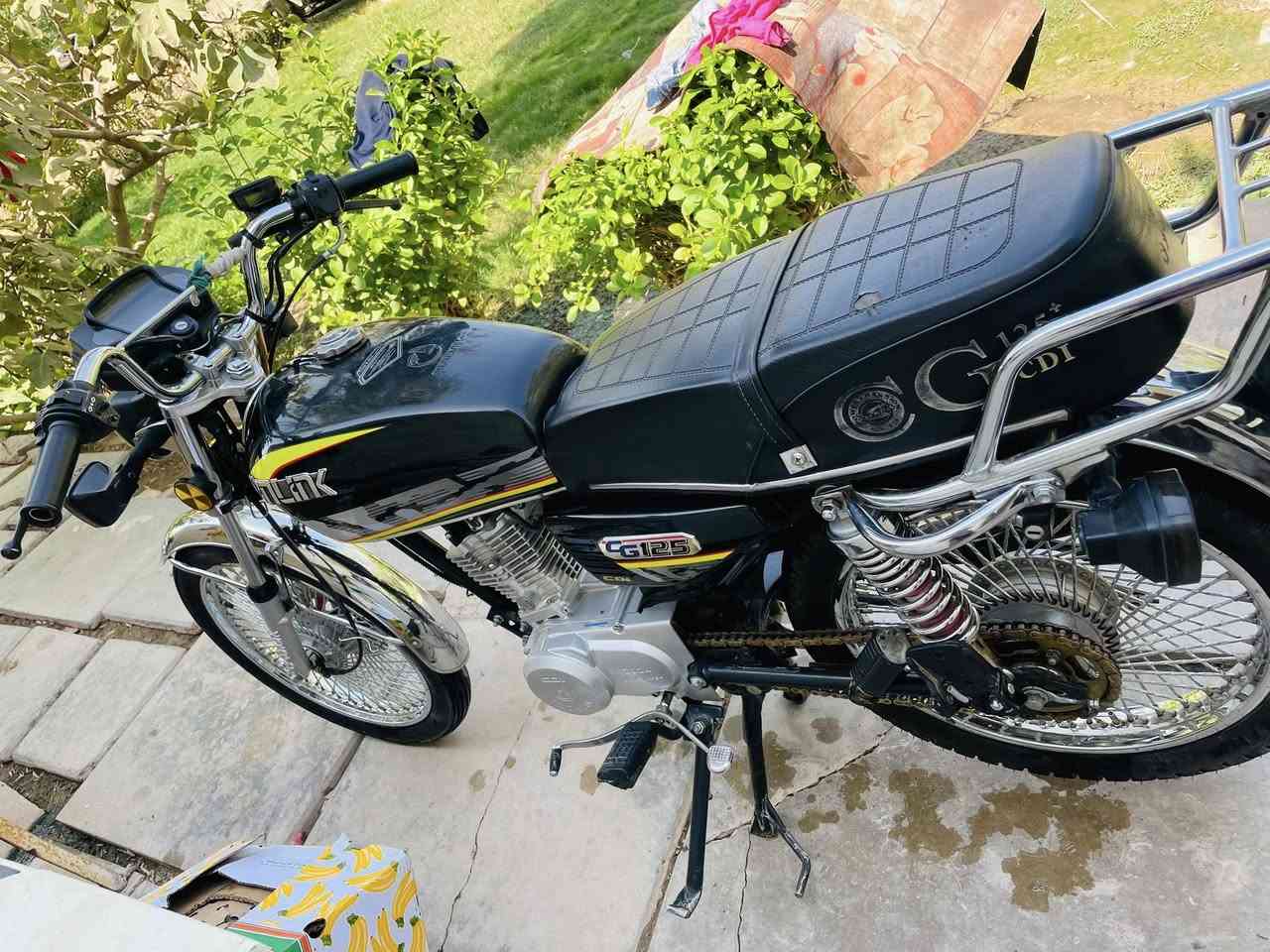 السلام عليكم دراجه للبيع موديل 2024نضيفه خير من الله محرك ما مفتوح سبانه ما ممدوده عليه ولي ما يشتري رجام ليضل يخابر السعر 650وبيه مجال ***********
