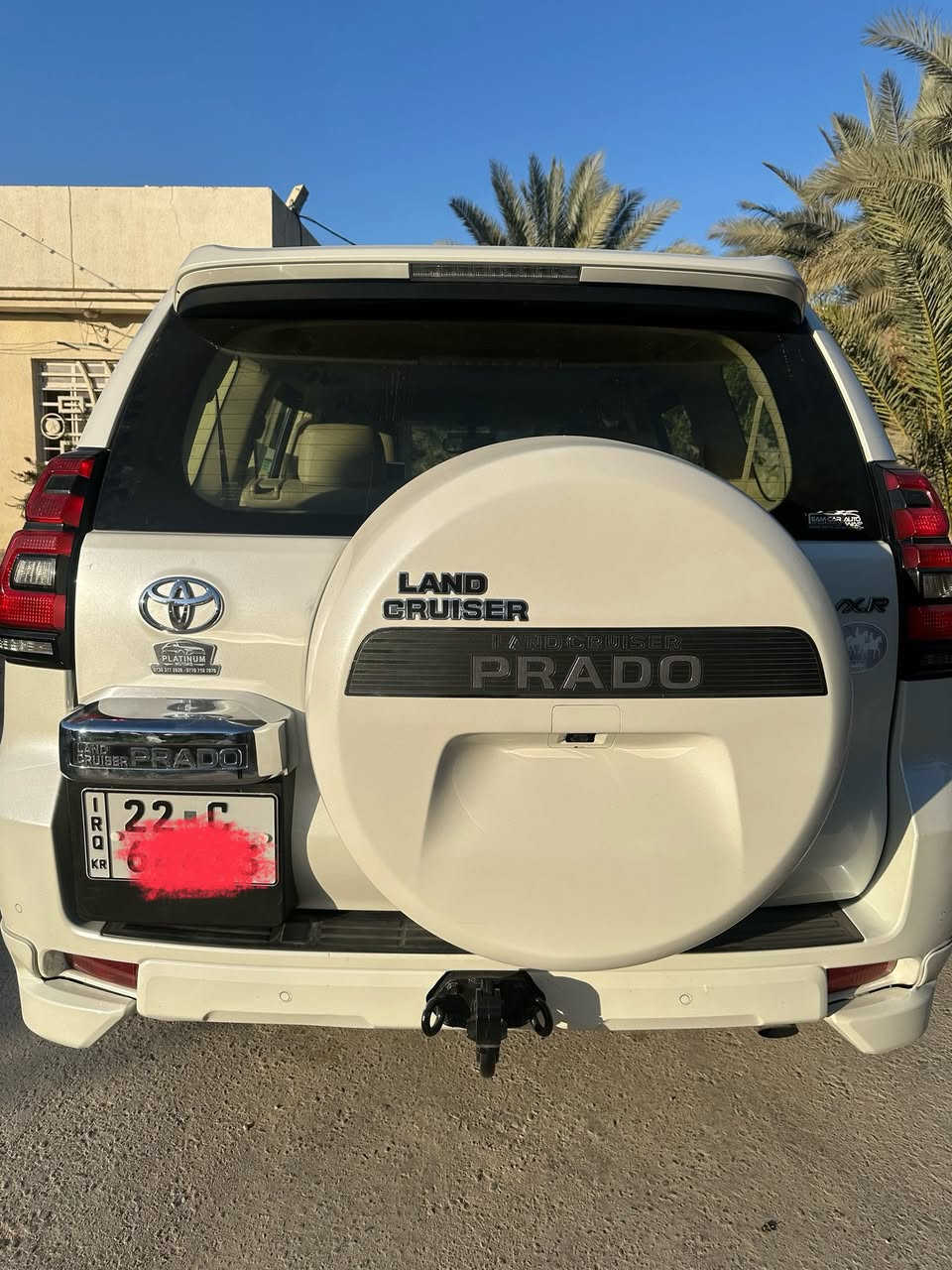 برادو 2019 VX وكالة SAS استلام زيرو
ماشية 81الف كم 
الموصفات 

محرك 6 سلندر V6 سعة 4.0 لتر.

قوة حصانية عالية تصل إلى 271 حصان تقريباً (مع عزم دوران ممتاز).

ناقل حركة أوتوماتيكي.

نظام دفع رباعي مستمر (4WD).

التجهيزات الخارجية (فل مواصفات):

فتحة سقف.

أضواء أمامية زينون (Xenon) مع إضاءة LED نهارية.

مصابيح ضباب أمامية وخلفية.

عجلات ألمنيوم (ويل كب) بحجم كبير.

دخول ذكي وتشغيل بصمة.

حساسات أمامية وخلفية.

التجهيزات الداخلية والراحة:

مقاعد جلد فاخرة (أصلي).

تبريد وتدفئة للمقاعد الأمامية.

مقاعد كهربائية التحكم (أمامية).

شاشة معلومات ونظام ترفيه متطور.

نظام تكييف أوتوماتيكي ثنائي المناطق (أو أكثر).

ثلاجة مركزية (Cool Box).

الأمان والسلامة:

نظام فرامل مانع للانغلاق ABS.

نظام مراقبة ضغط الهواء في الإطارات.

وسائد هوائية متعددة.

مثبت سرعة.

رقم أربيل تريد تحويل تريد وكالة

البيع او مراوس 

مكفوله كفاله عامه من الشخط والصبغ والبارد والتبديل حتى الرصعة تجي تفحص بيدك وتقتنع 
السعر 415$مع المجال
مكان السيارة كربلاء الحسينية 

((رقم الهاتف ))☎️***********
