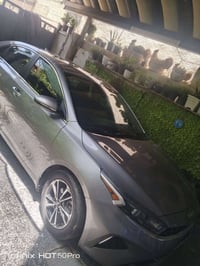 كيه فورتي موديل 23 ماشيه 70 الف حادثه داعميه مصلحه  جم قطعه بارد سياره...