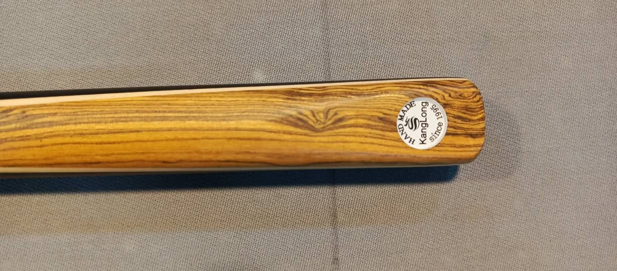 كيوب سنوكر من ماركه عالميه كيوب جديد جديد ما مستخدم ولا مجوك اصلا يعده بليبل كويب قطعتين ويا اكستيشن وجوك 2 وكامل مع ملحقاته سعر خاص او ***********
