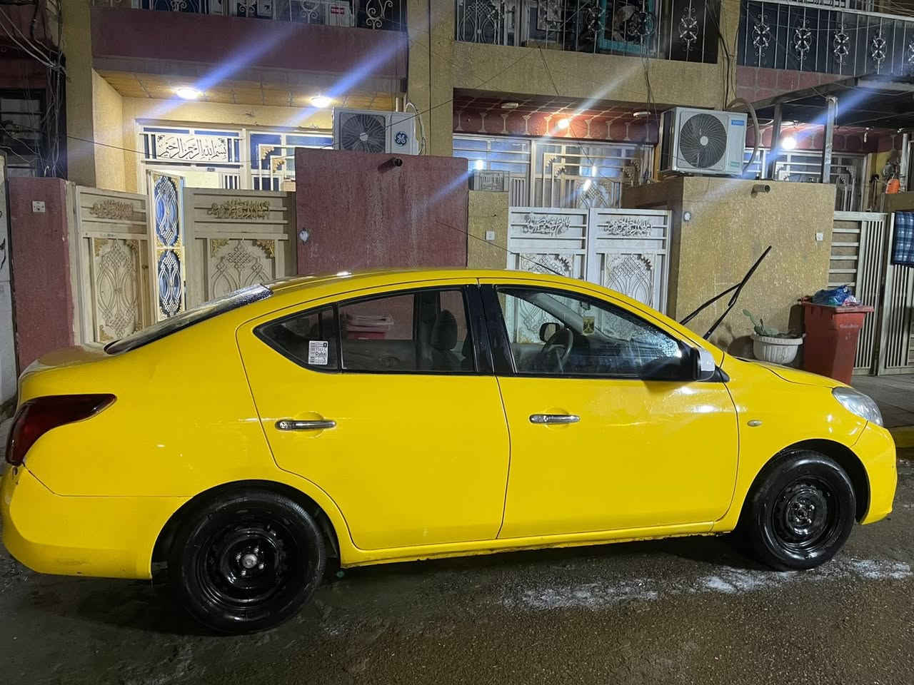 نيسان سني 2013 اوتماتيك ام البليته الزركه
السيارة جاهزة مكينة بلادي حدادية جديدة زوج تايرات جدد 
رقم انكليزي هزة بعدها ممنتهية 
ب 80 وبيها مجال للشراي 
بغداد الزعفرانية 
***********
