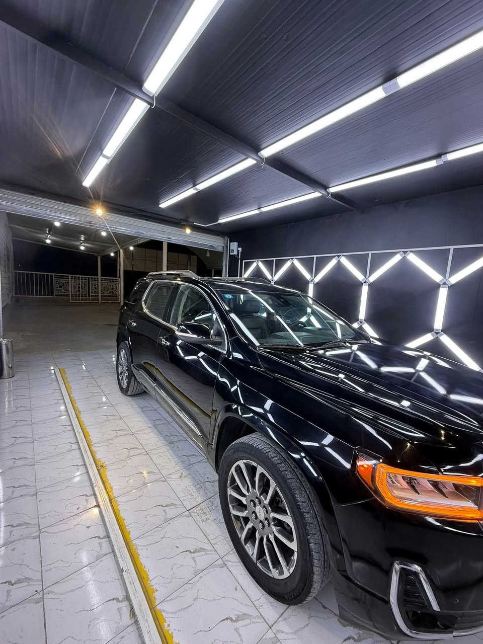 سلام عليكم اكاديا دنلي مديل 2022 حادث بسيط بدون ايباك فول الفول رقم بغداد بسمي تخم تاير جديد حدايديه جديده جاهزه من كلشي 285 وبيه مجال بسيط مكاني نجف ***********
