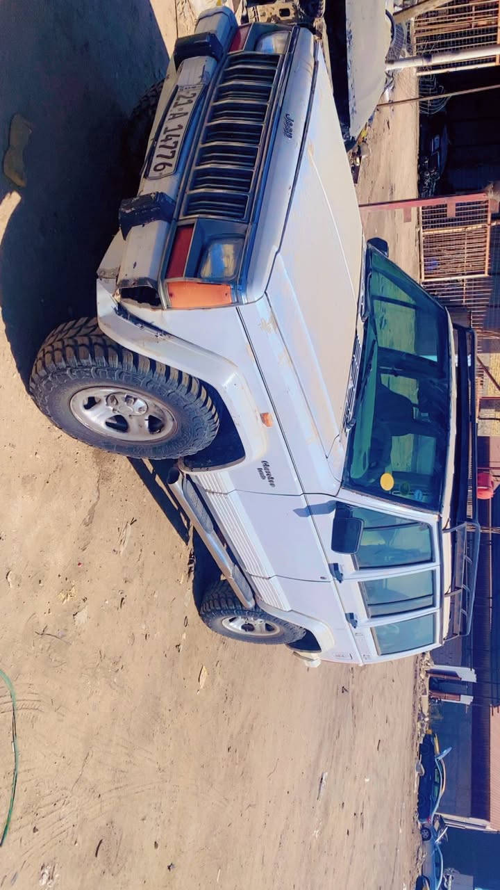 السلام عليكم  للبيع جيب موديل 90 سياره جاهزه لاضربه لاصبغ كهربائيات جاهزة رقم دولي جديد سعر 38  
***********
