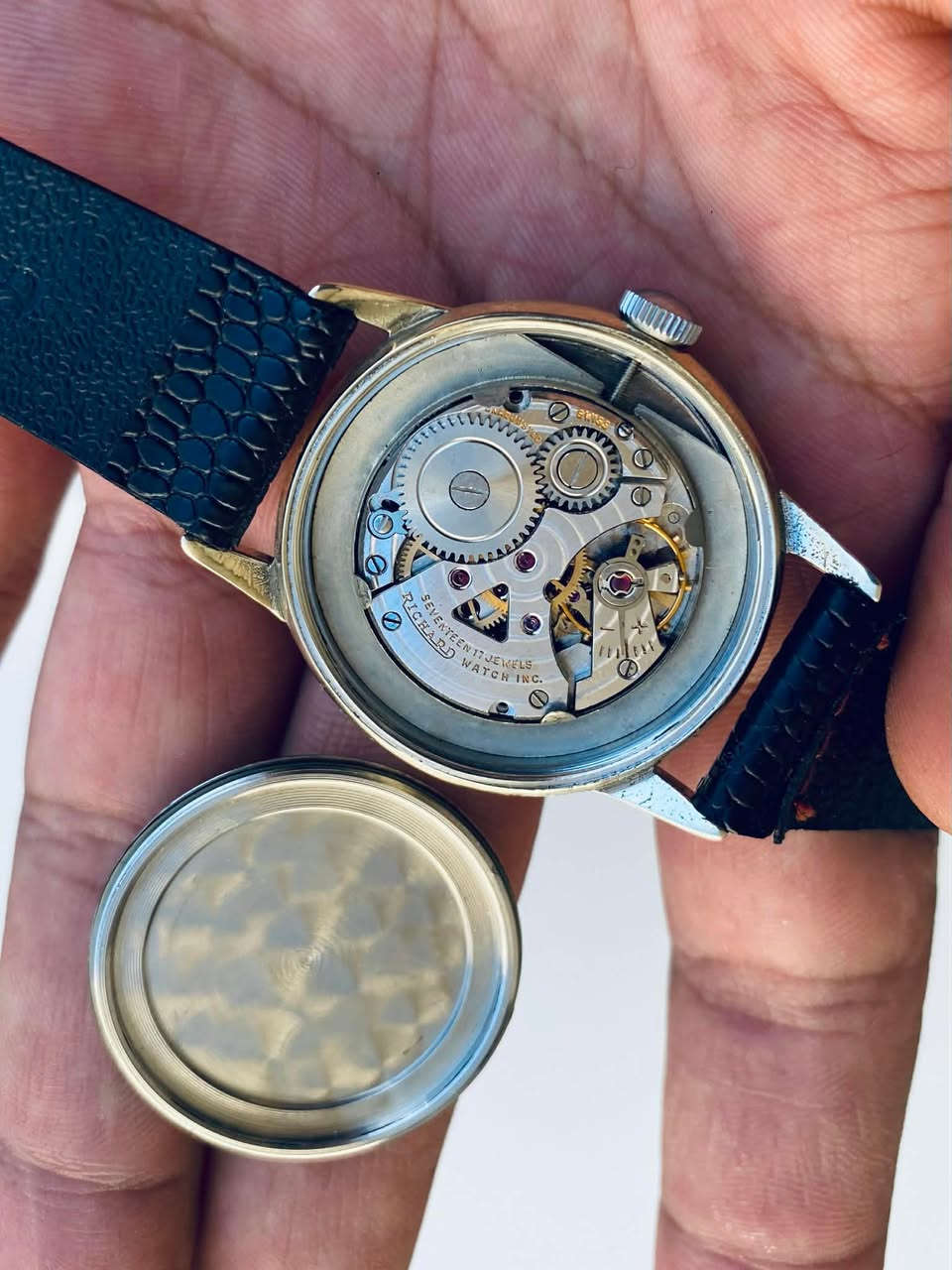ساعه ماركة  ريتشارد  انكابلوك  ستاندرد

 نصب تكويك  ماكنه 17حجر  

مينه سلمون

 قطرها 34x41  

سير جلد اصلي

وقت مضبوط وماكنه خاصه 

سعرها 130 الف


**إذا كنت صاحب هذا الإعلان وتريد حذفه لأي سبب، رجاءا أرسل رسالة إلى الدعم الفني**