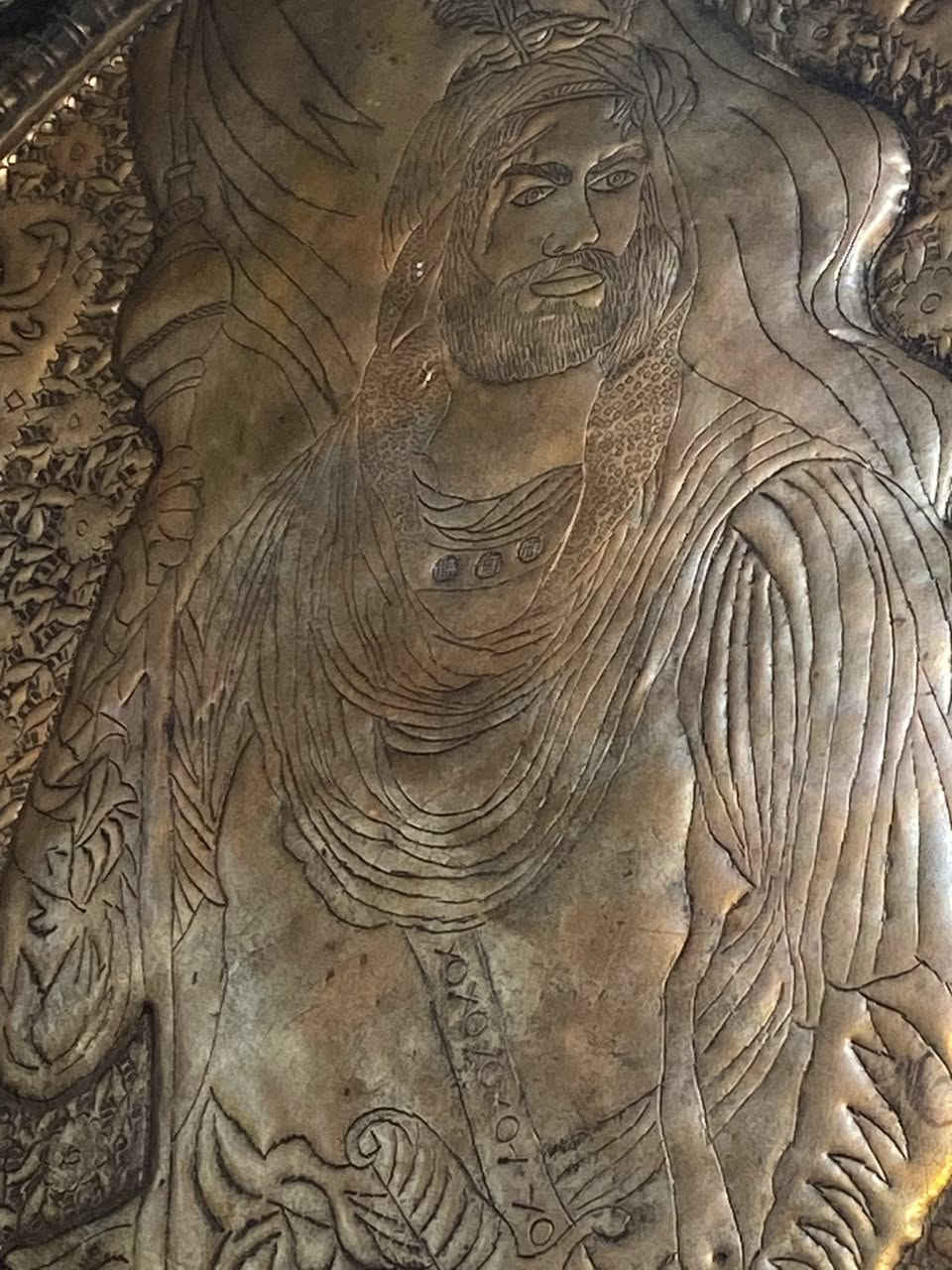 السلام عليكم صينيه نحاس قياس ٧٥ سم منقوش عليها صورة الامام العباس عليه السلام ***********
